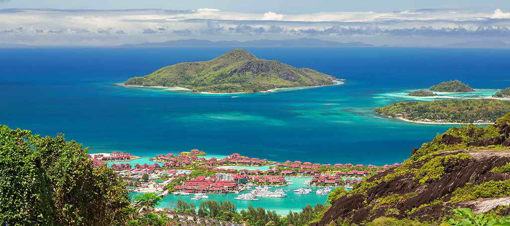 Панорама острова Маэ